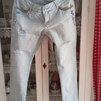 Jeans modello strappati 