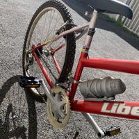 Bicicletta Mountain bike Liberati rossa