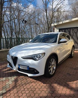 Alfa Romeo Stelvio 2.2 Turbodiesel 190 CV AT8 RWD 