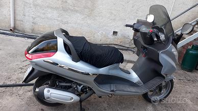 Piaggio X8 200