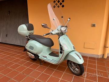 Vespa GTS 125 2024 2.068 km + bauletto e parabrezz
