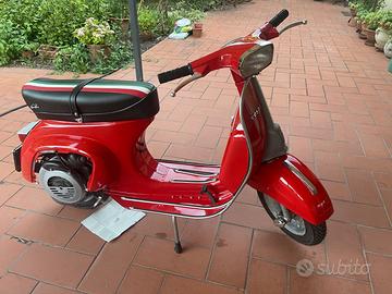 Vespa 50 rossa