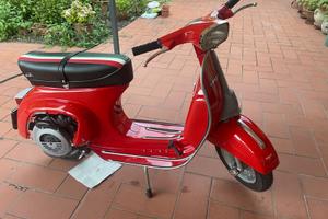 Vespa 50 rossa