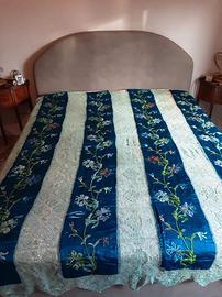 copriletto vintage ricamato a mano