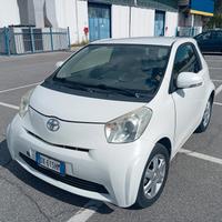 TOYOTA IQ