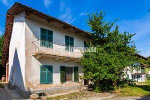 PORZIONE DI CASA DA RISTRUTTURARE, LIBERA SU TRE L