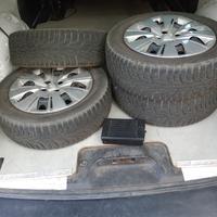 Cerchi con gomme invernali per Toyota yaris