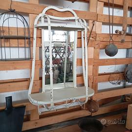 Specchio Vintage attaccapanni in ferro con mensole