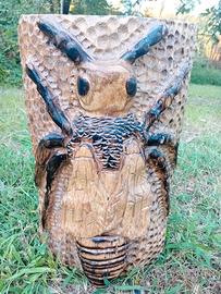 Scultura ape intagliata in legno 