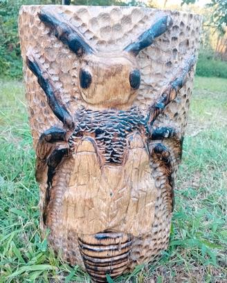 Scultura ape intagliata in legno 