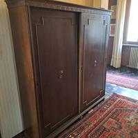 Armadio / mobile antico in legno – ante scorrevoli