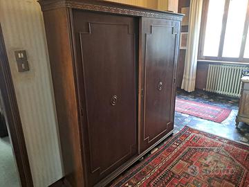 Armadio / mobile antico in legno – ante scorrevoli