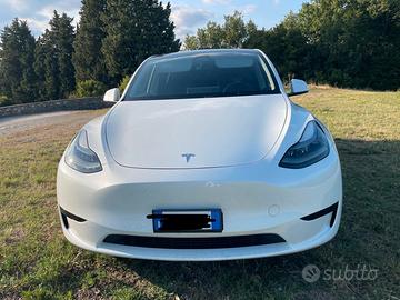TESLA Model Y - 2024