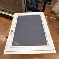 Finestra in legno e alluminio bianco