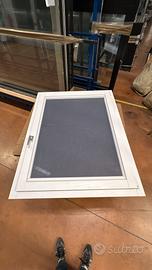 Finestra in legno e alluminio bianco