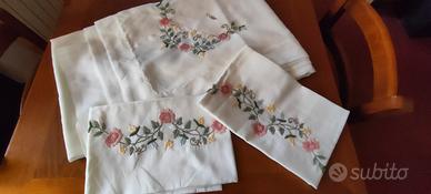 Completo matrimoniale vintage ricamato a mano 