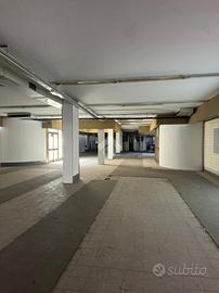 NEGOZIO A GRUMELLO DEL MONTE