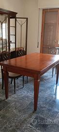Tavolo in legno con 6 sedie coordinate 