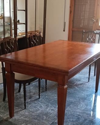 Tavolo in legno con 6 sedie coordinate 
