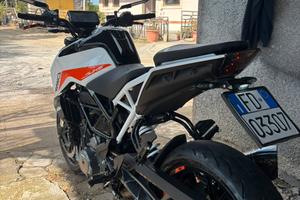 Duke 390