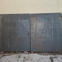 Porta in ferro 2 ante telaio e chiavi  250 € una