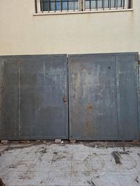 Porta in ferro 2 ante telaio e chiavi  250 € una