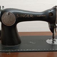 Macchina da cucire d'epoca