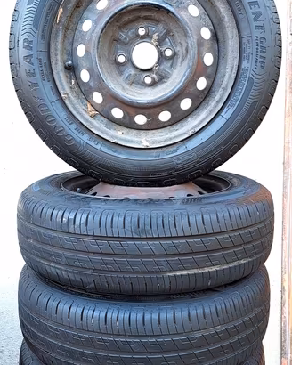 gomme 175/65 R14 e cerchi yaris 