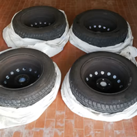 4 gomme invernali 185/65R15 su cerchi