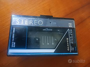Walkman vintage marca Sanyo con radio