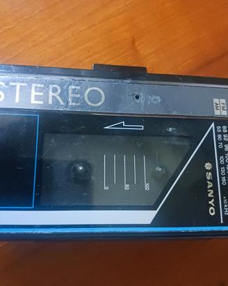 Walkman vintage marca Sanyo con radio