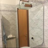 Specchio da bagno bisellato con applique