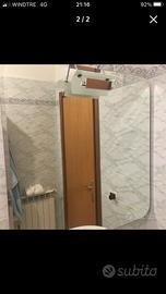 Specchio da bagno bisellato con applique