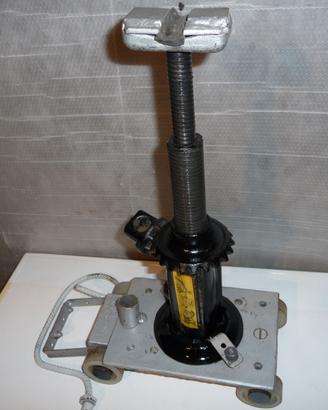 cric su carrello a doppia vite altezza 42 cm.