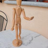 Manichino in legno con articolazioni mobili
