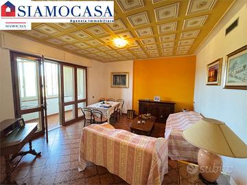 Casa molto bella con cortile e ampio box auto