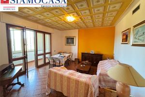 Casa molto bella con cortile e ampio box auto
