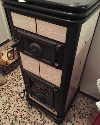 Stufa a Legna con Maiolica