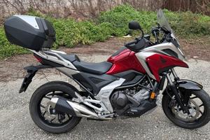 HONDA NC750X DCT –KM 1.266 – CON GARANZIA UFFIC.LE