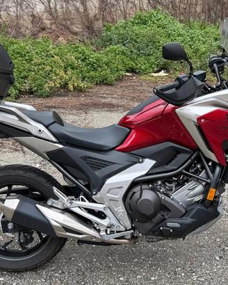 HONDA NC750X DCT –KM 1.266 – CON GARANZIA UFFIC.LE