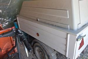 Carrello appendice per auto con coperchio