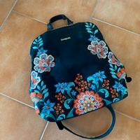Borsa Desigual con piccolo difetto estetico