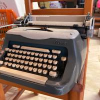 Macchina da scrivere Everest