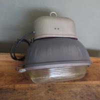 ILLUMINAZIONE INDUSTRIALE RESTAURATA DA MAGAZZINO