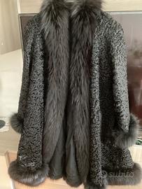 Pelliccia astracan nera bordata con volpe nera