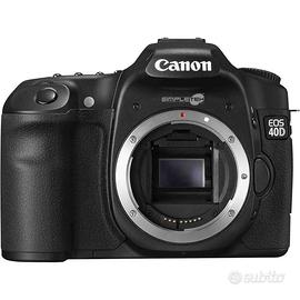 Attrezzatura fotografica completa, composta da: