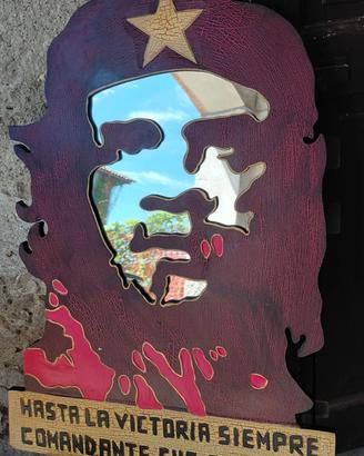 SPECCHIO CHE GUEVARA IN LEGNO DIPINTO cm.61X44