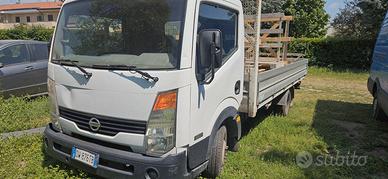 Nissan cabstar cassone fisso