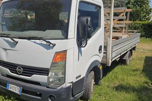 Nissan cabstar cassone fisso