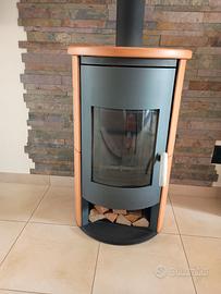 stufa a legna in maiolica 